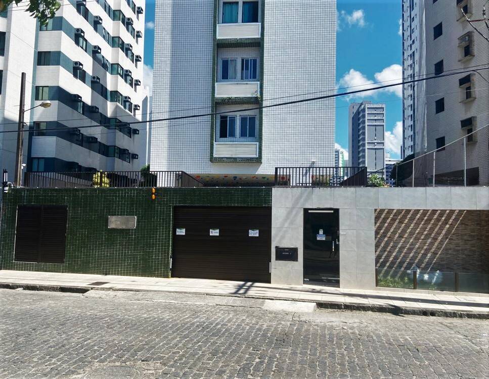 #240 - Apartamento para Venda em Recife - PE